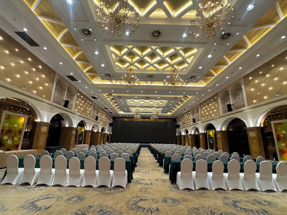 Nanjing Suning Universal Hotel 34/38
