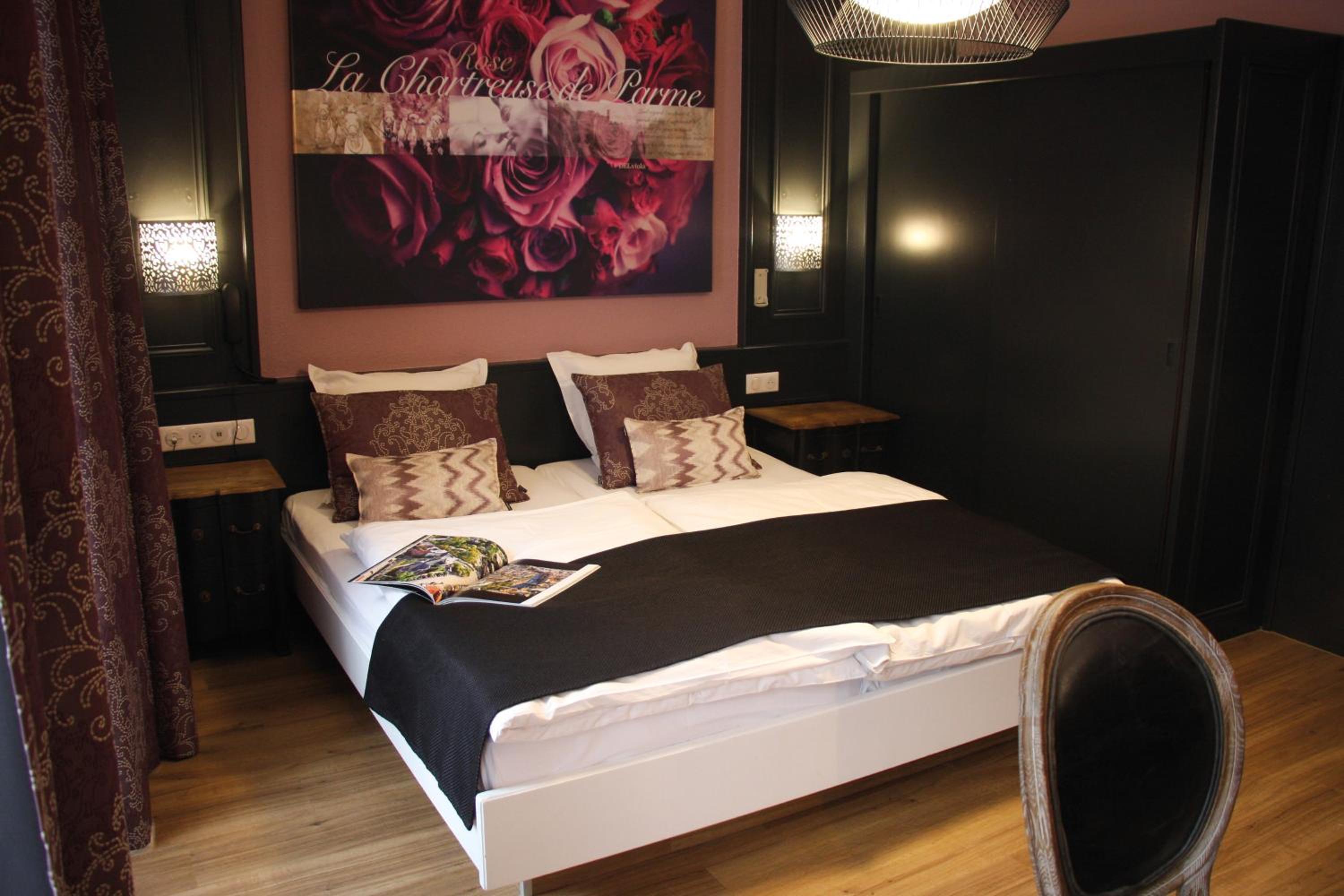 Room, Twin Beds, Hotel Roses Ex Hotel Aux Trois Roses 5/10