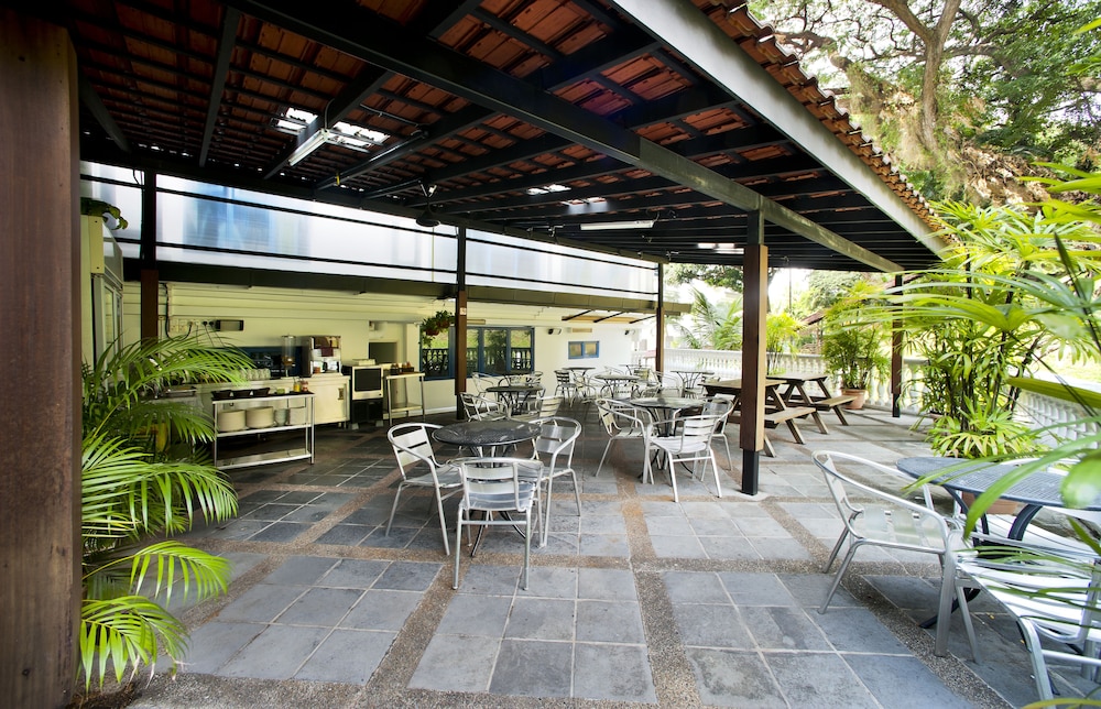 Harbour Ville Hotel 60/61