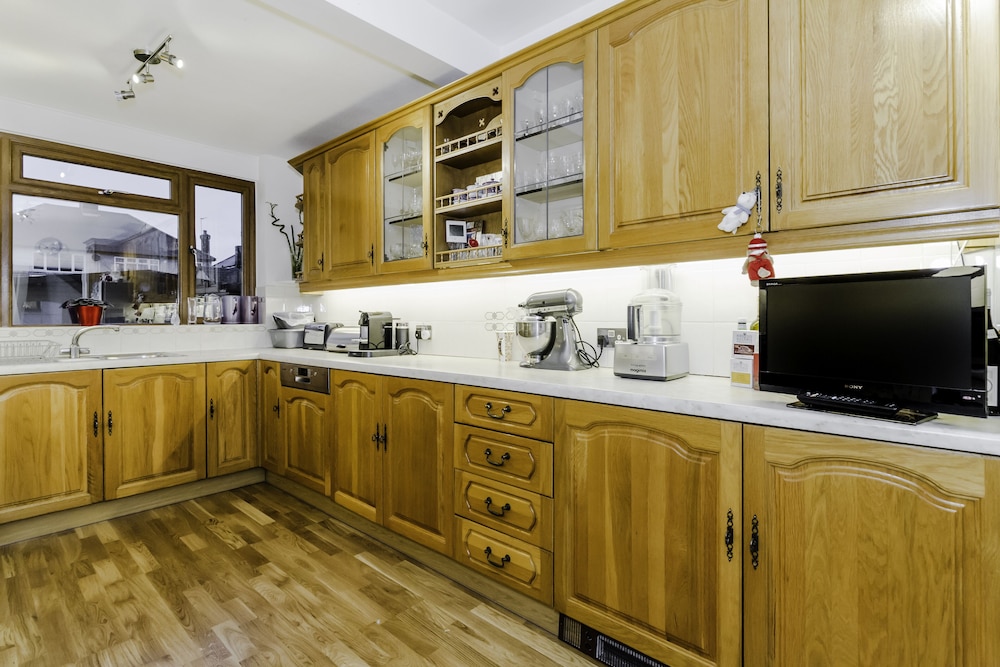 Brooklyn House Bramley Road 5/40