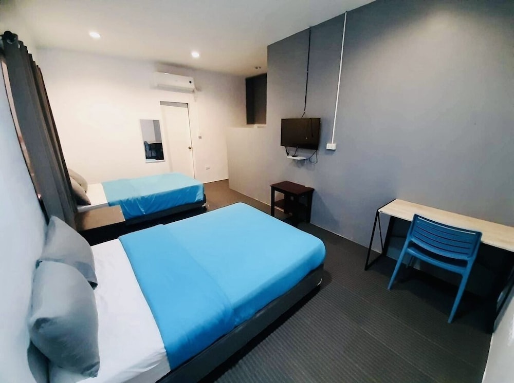 Hometown Hotel Bacolod - Lacson 21/74