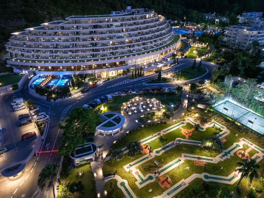 Olympic Palace Resort Hotel and Convention Center 5/97