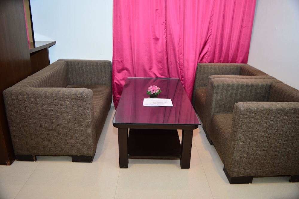 Hotel Mahendra 36/44