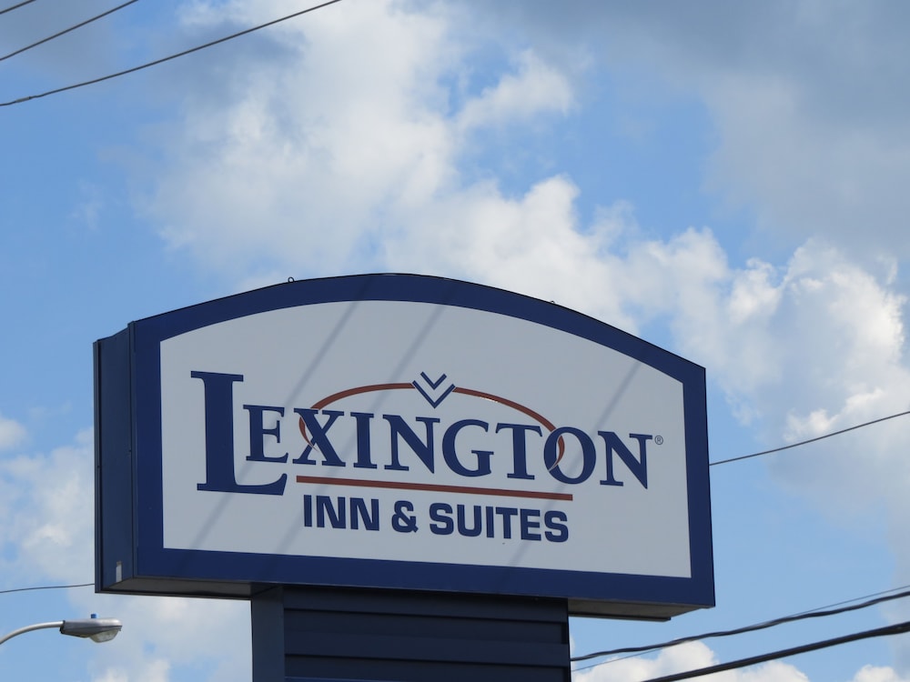 Lexington Inn & Suites Windsor 3/51