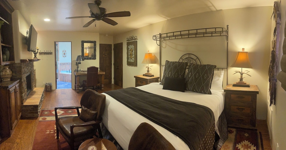 Dreamweaver, King Bed, Balcony View