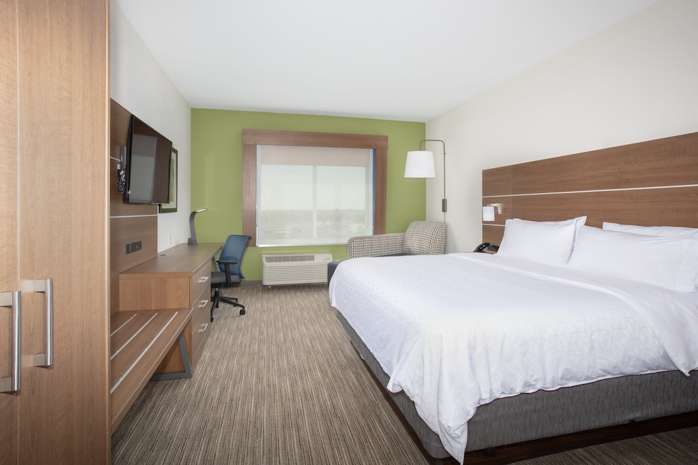 Holiday Inn Express & Suites Goodland I-70 12/45