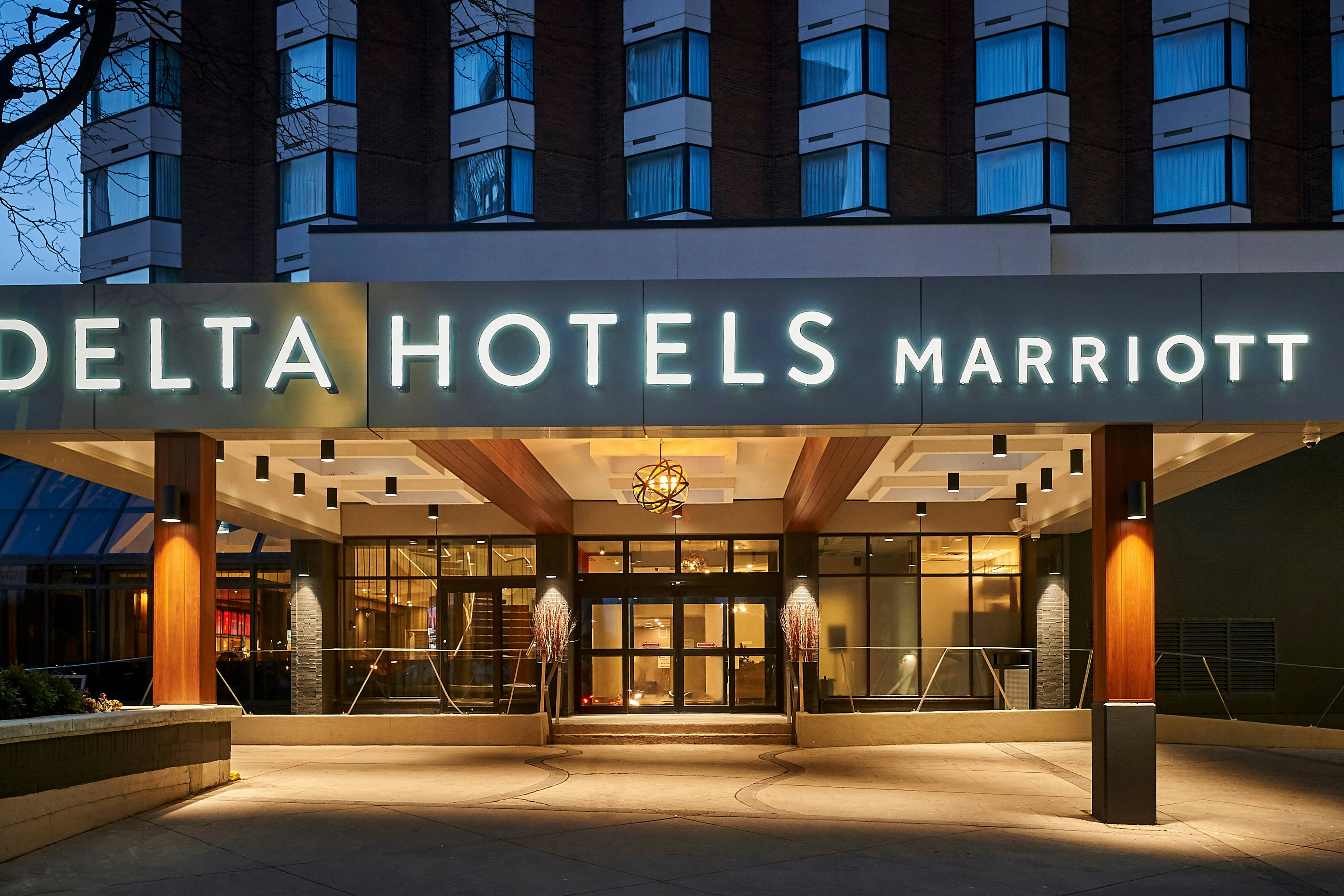 Delta Hotels By Marriott Toronto Mississauga 2/32