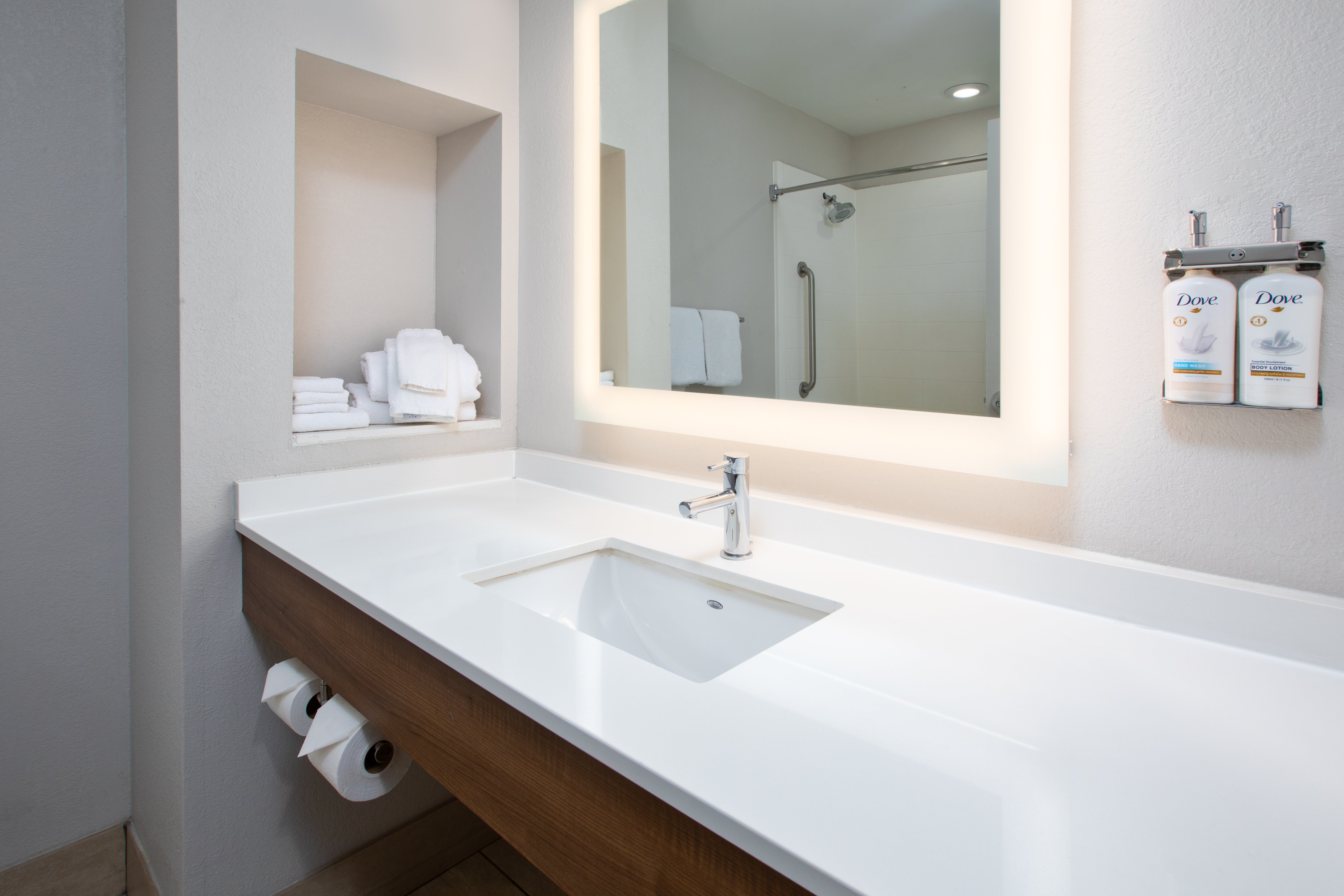 Holiday Inn Express Hotel Suites Athens 59/61