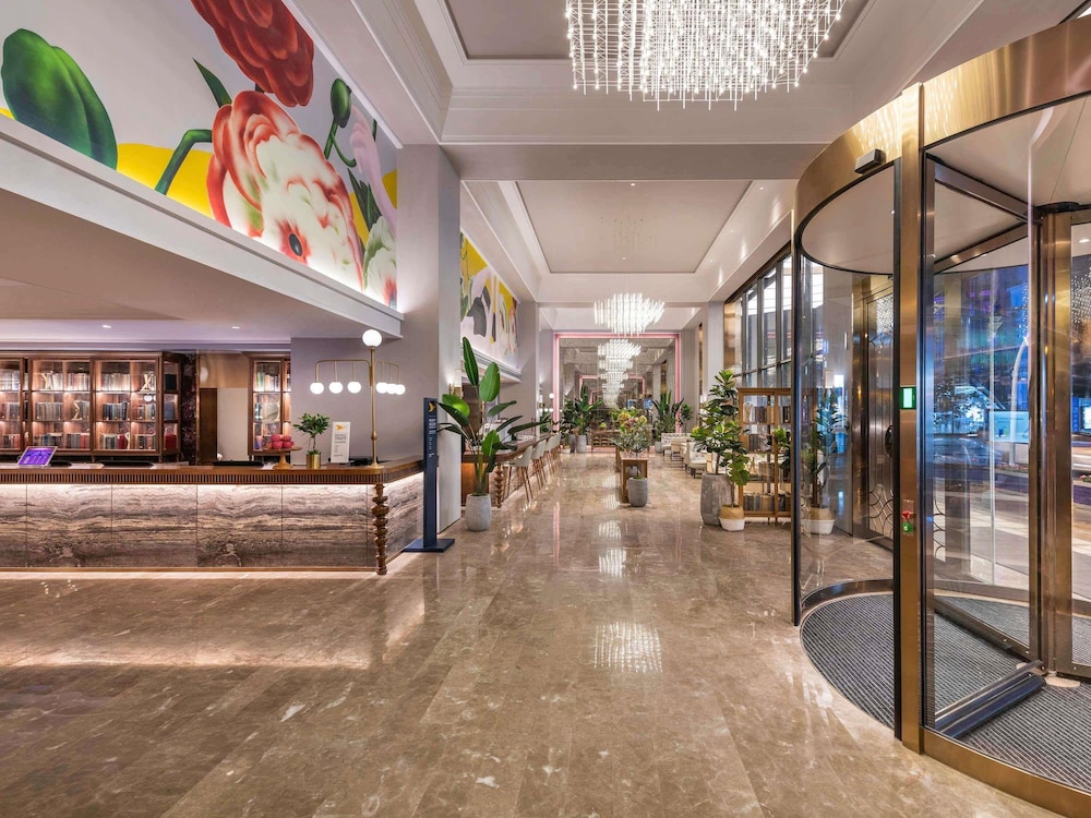 Mercure Chengdu Chunxi 12/65