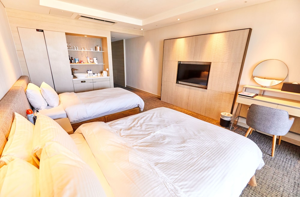 Superior, Family, 1 Double and 1 Single Bed