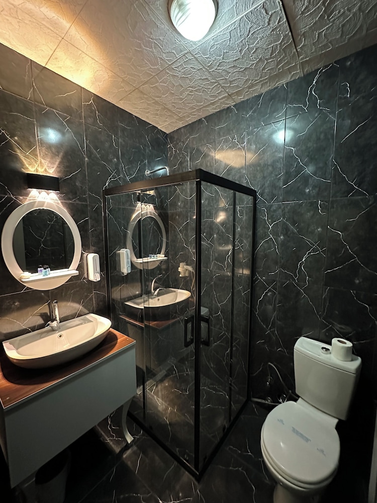 Silivri Safir Hotel & Restaurant 49/50