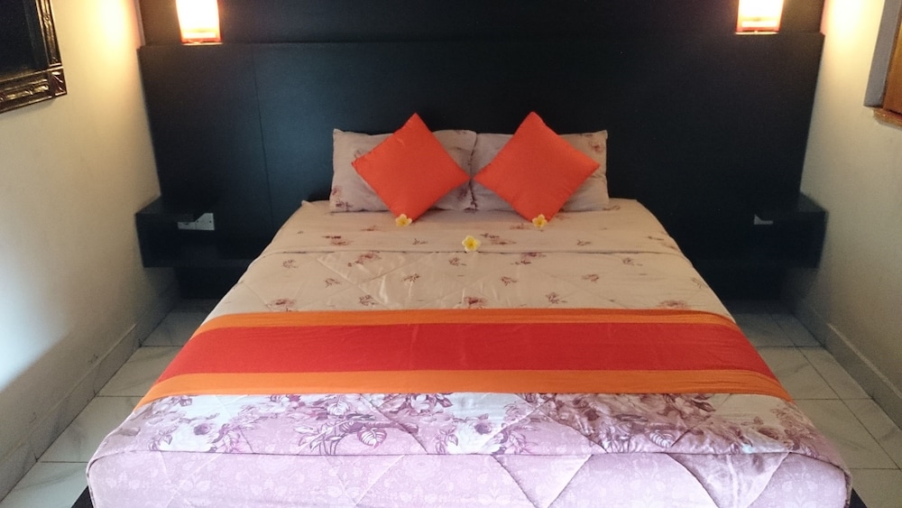 Agus Beach Inn 25/31