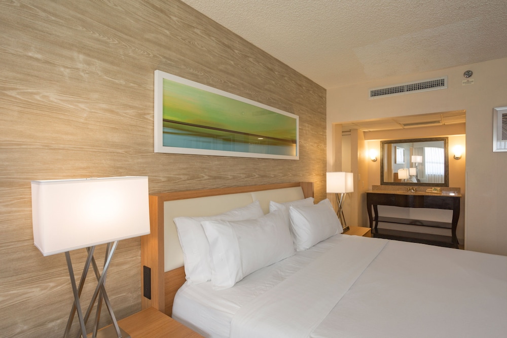 Holiday Inn Miami Beach Oceanfront Hotel 23/71