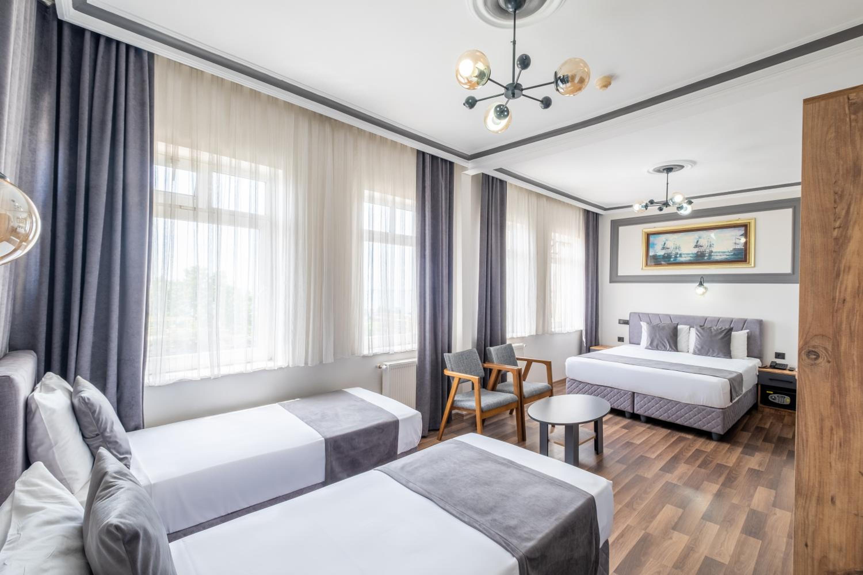 Room, Quadruple, King and Twin Beds, Sea View, Sur Hotel 2/2