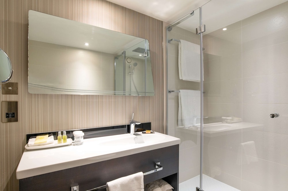 Hilton London Heathrow Airport 25/81