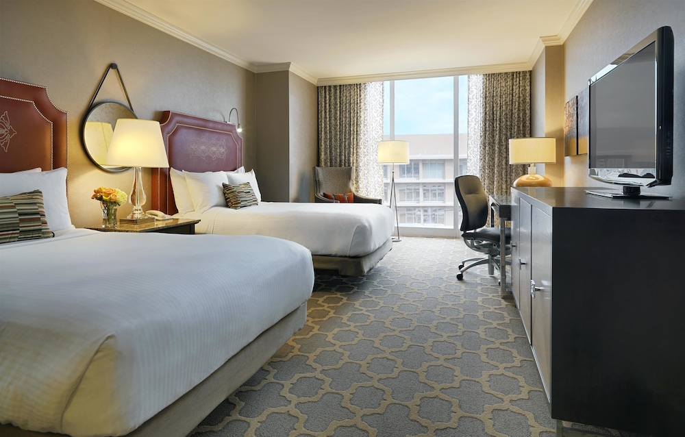 FAIRMONT GOLD, 2 QUEEN BEDS, CITY VIEW