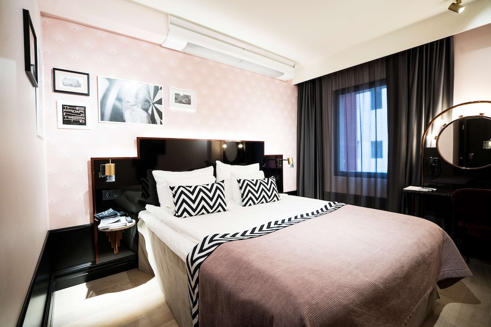 COURTYARD, CLASSIC, TWIN BEDS