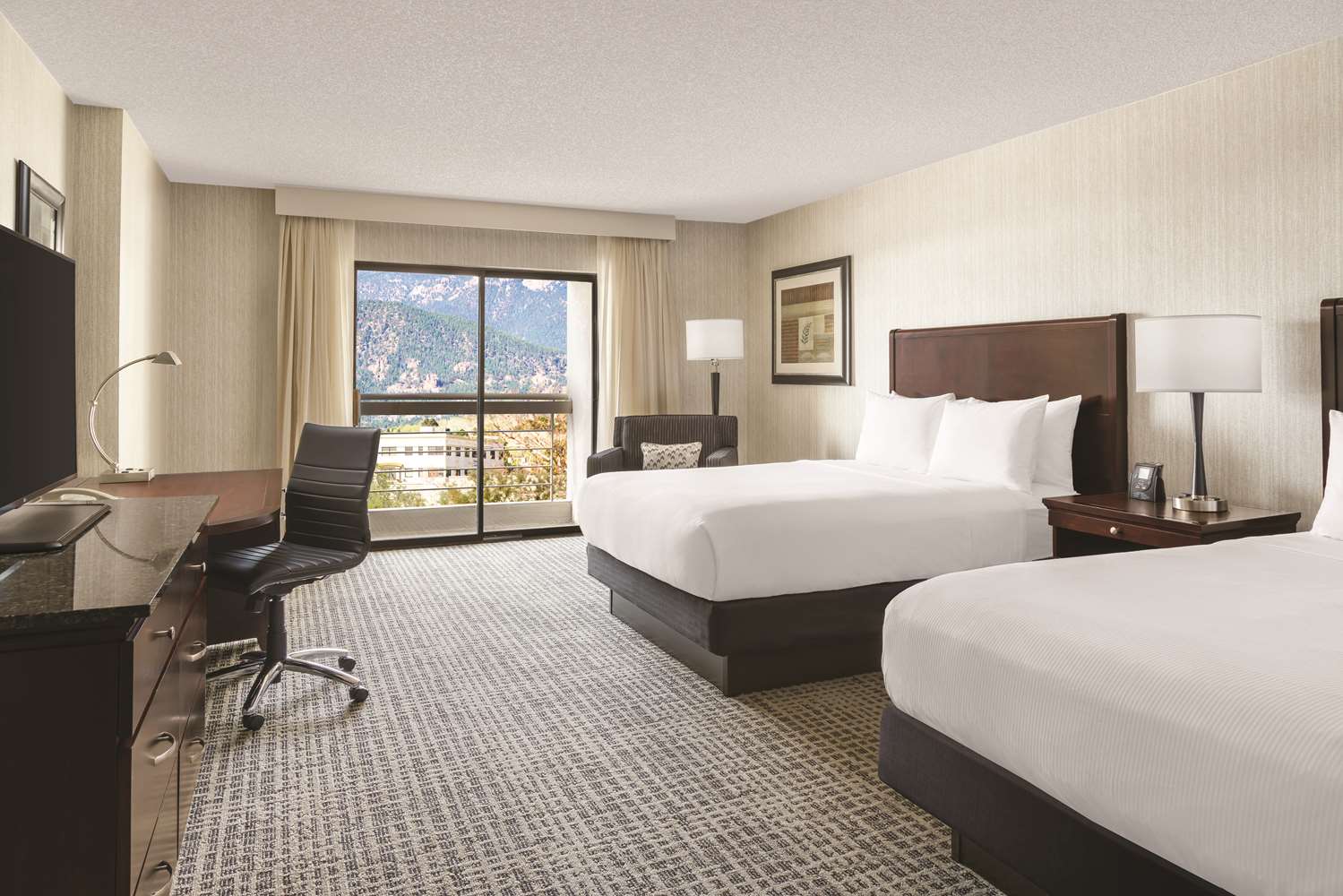 Room, 2 Queen Beds, Bathtub, Accessible