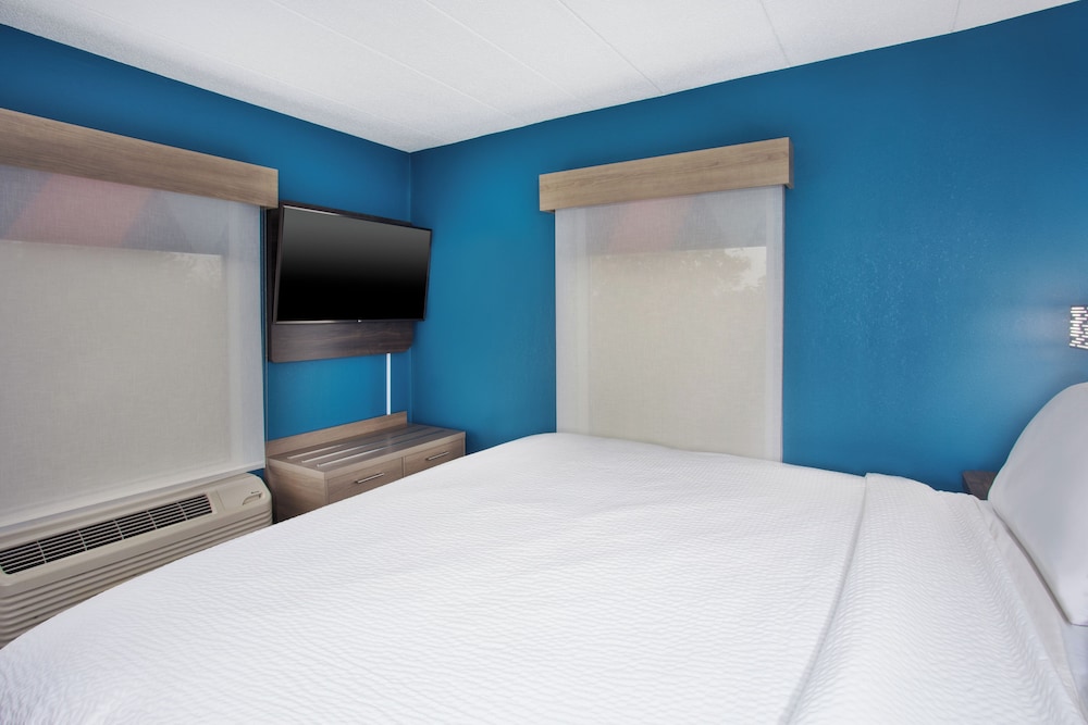 Suite, King Bed, Dining Area
