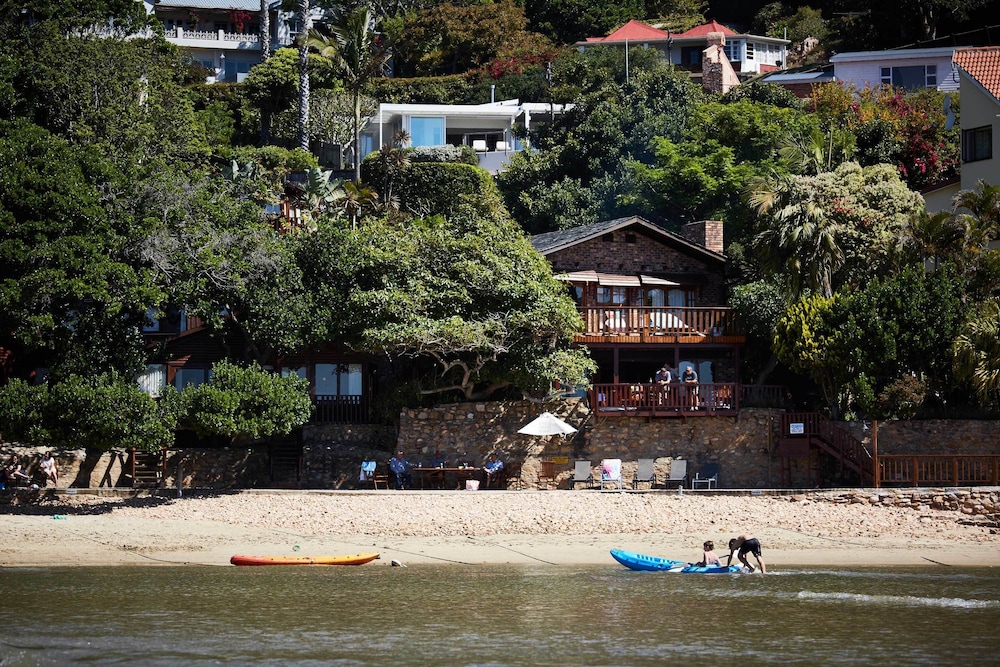 Under Milkwood Resort 40/49