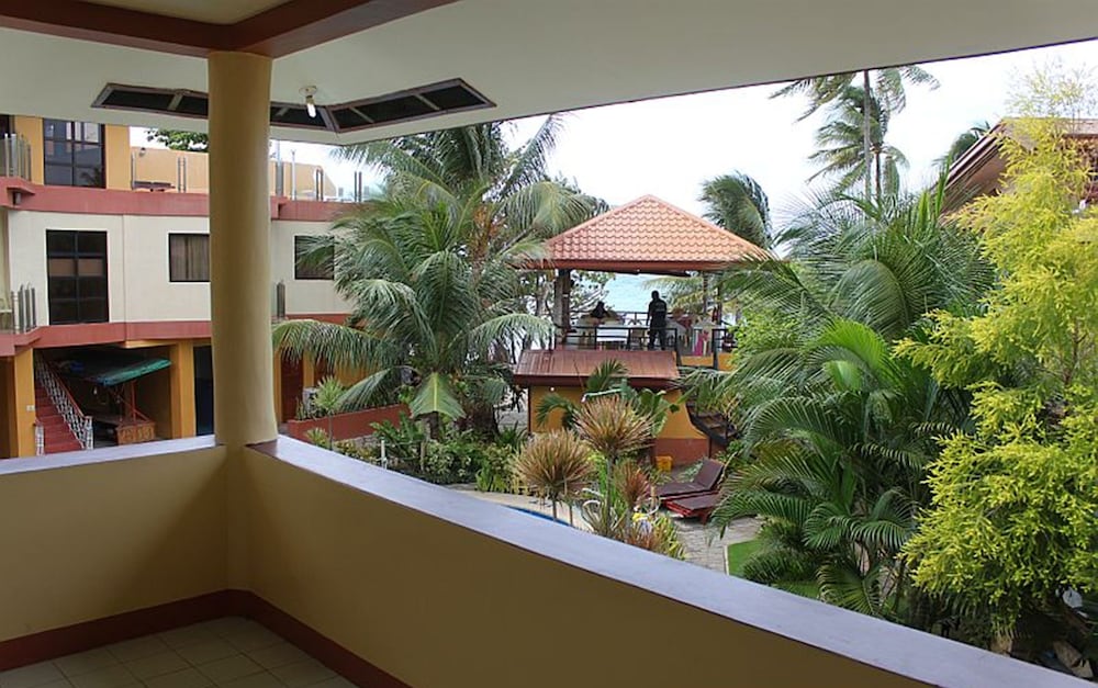 Lost Horizon Beach Dive Resort 3/64