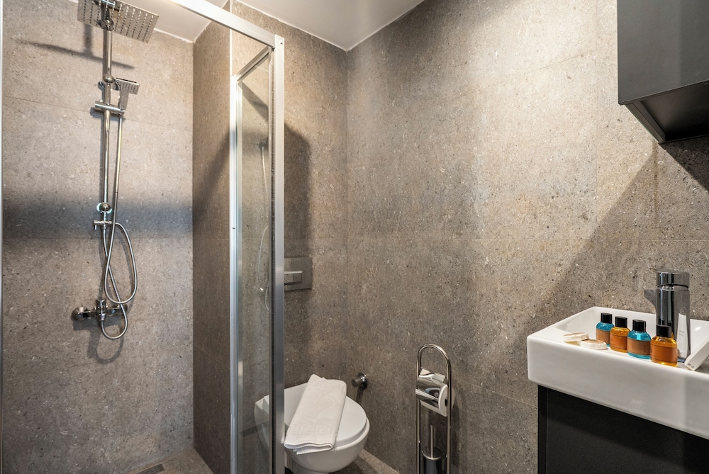 SAYEBAN GOLD HOTEL 61/65