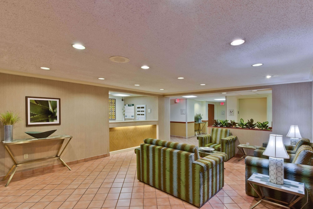 La Quinta Inn & Suites by Wyndham Lakeland East 28/37