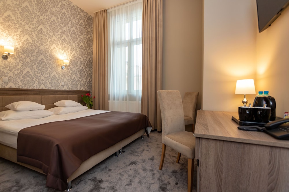 Hotel Maximum 16/50