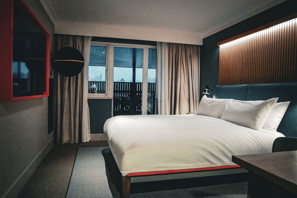 Village Hotel Reading 24/59