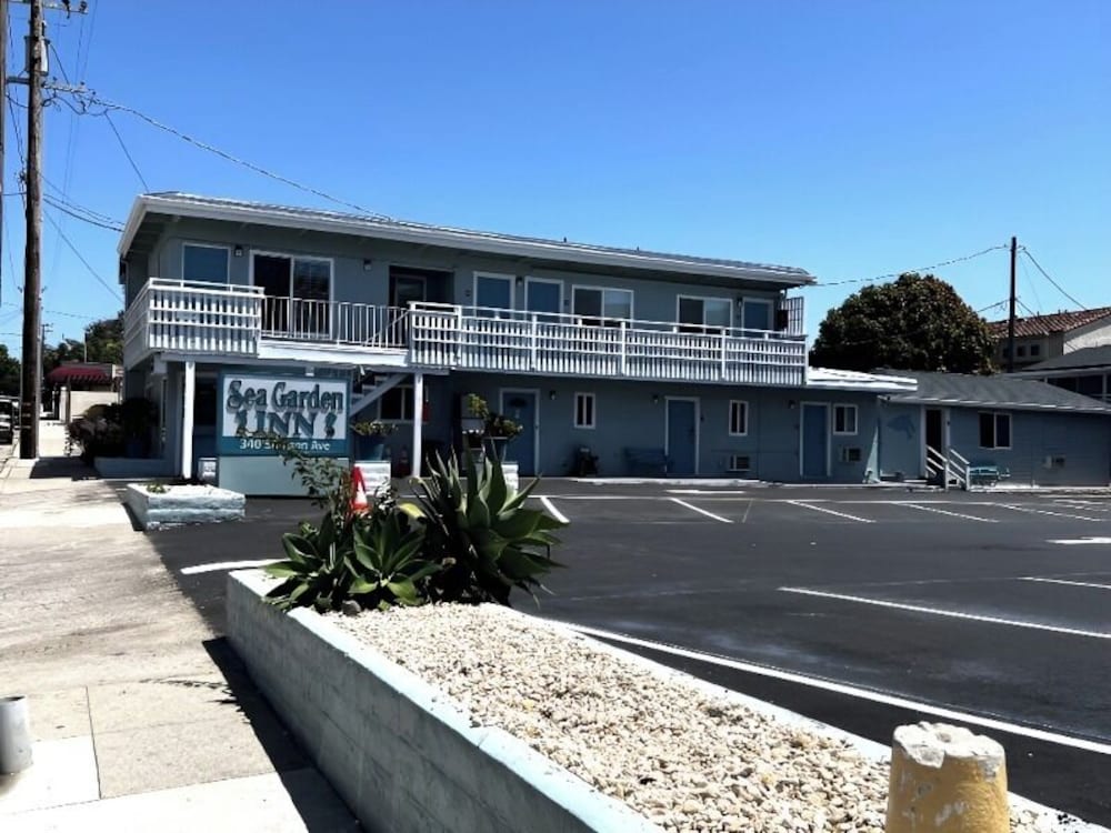 Sea Garden Motel 5/63