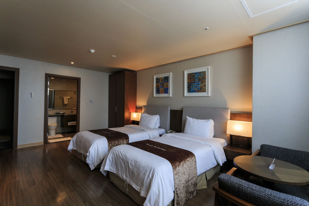 Hyunjin Tourist Hotel 15/72