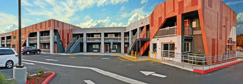 EPIC Hotel Pico Rivera 3/41