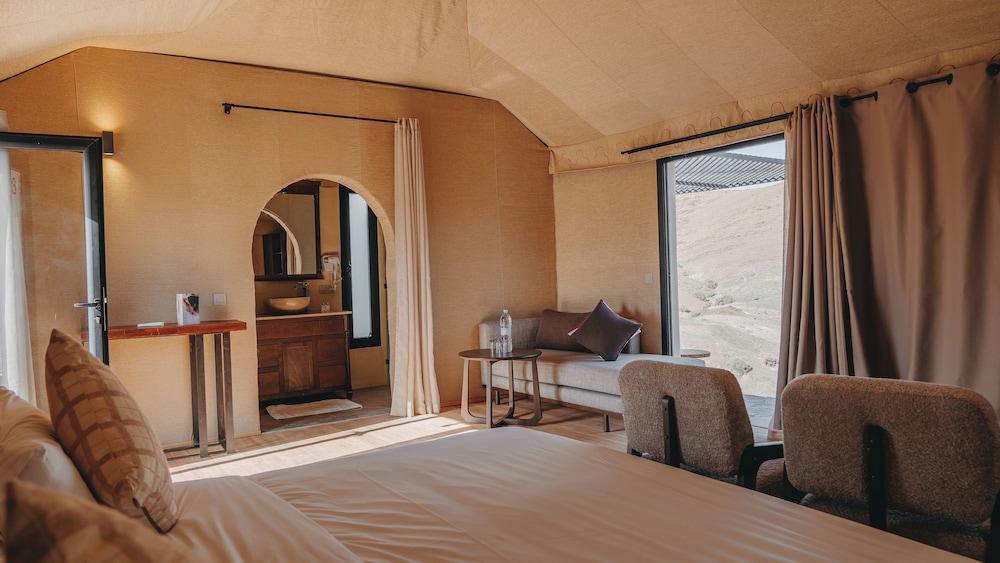 Oasis, Lodge, King Bed