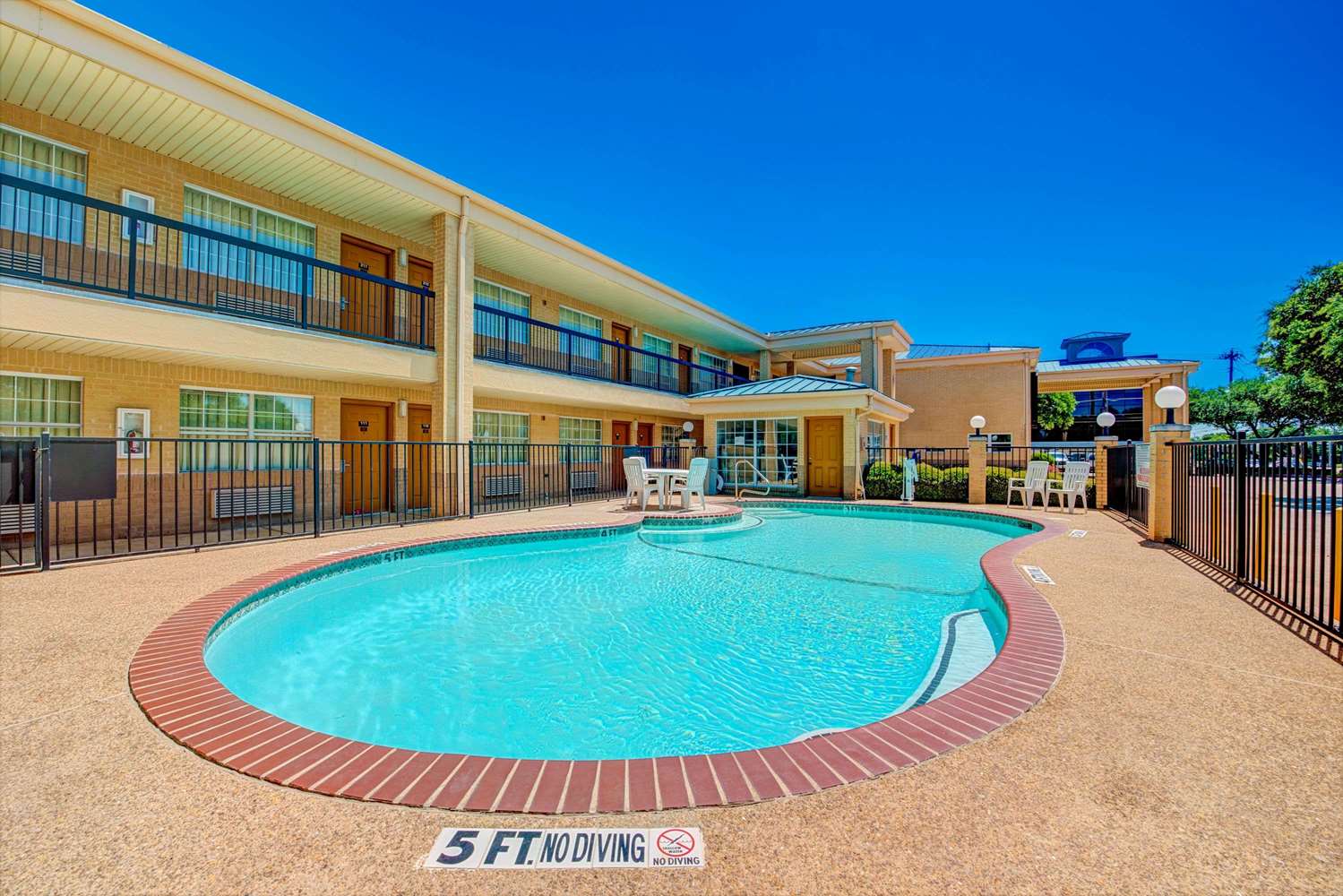 Super 8 by Wyndham Richardson Dallas 2/20