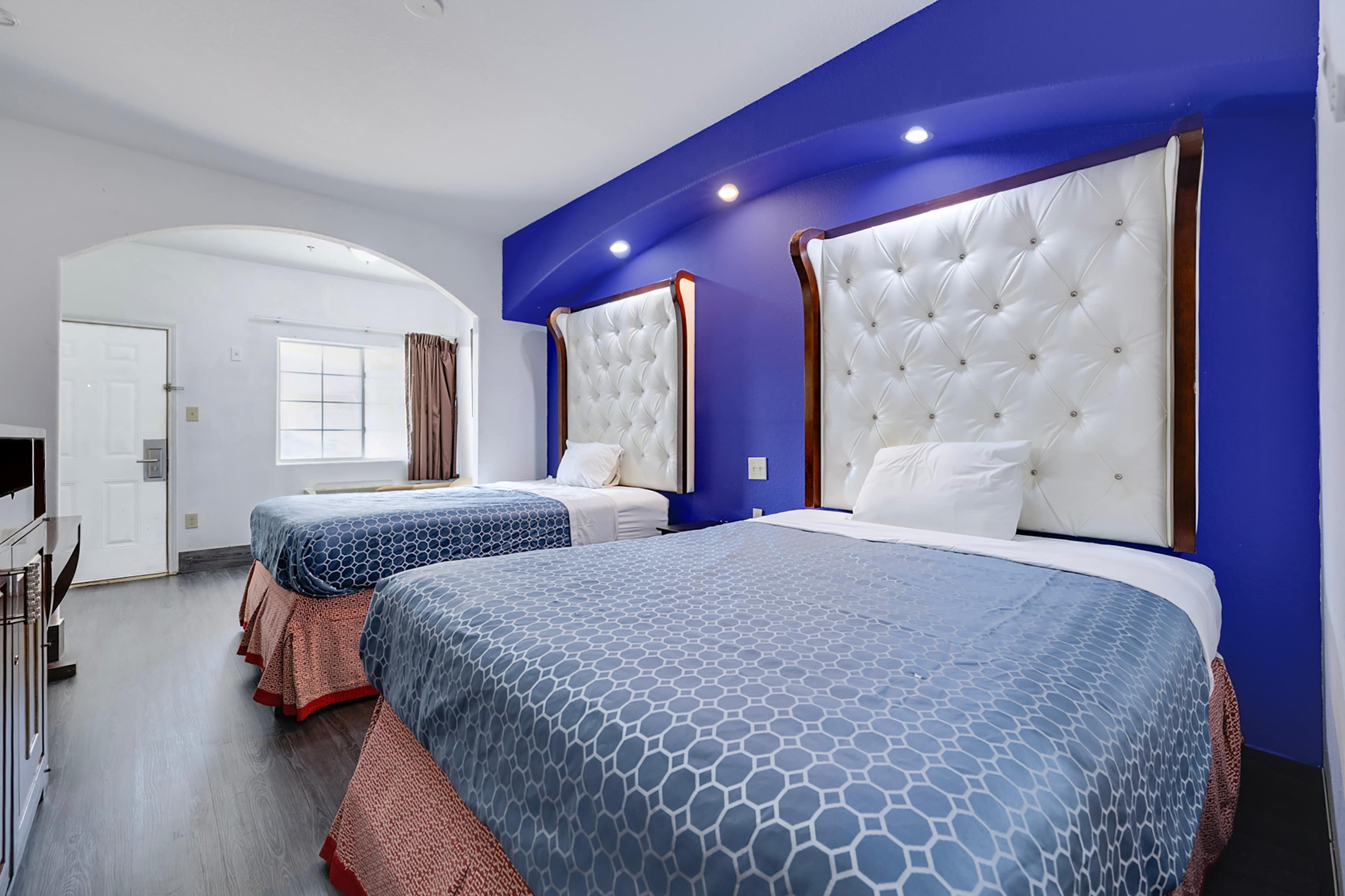 Capital O Deluxe Inn Channelview Houston I-10 31/58
