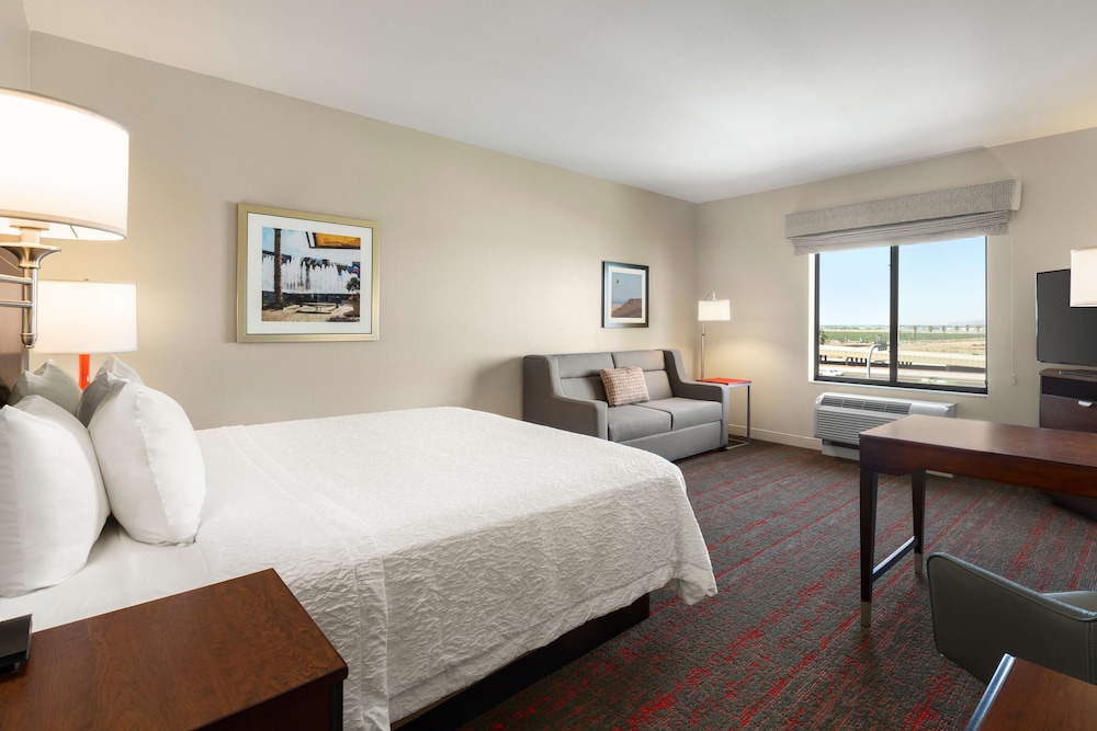 Hampton Inn And Suites Phoenix Glendale Westgate Az 28/65