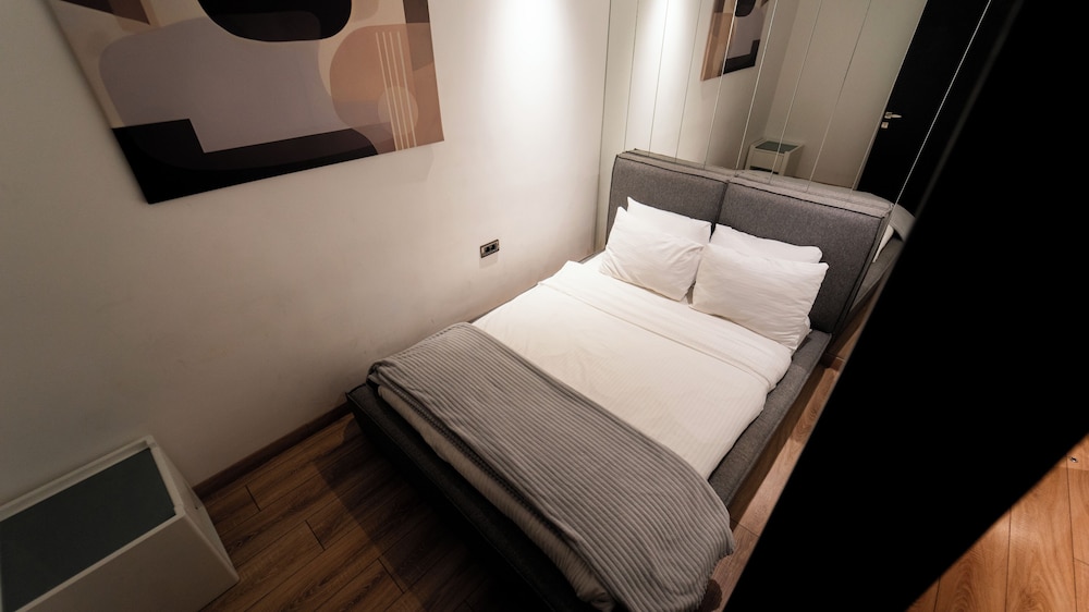 CONNECTING, FAMILY SUITE