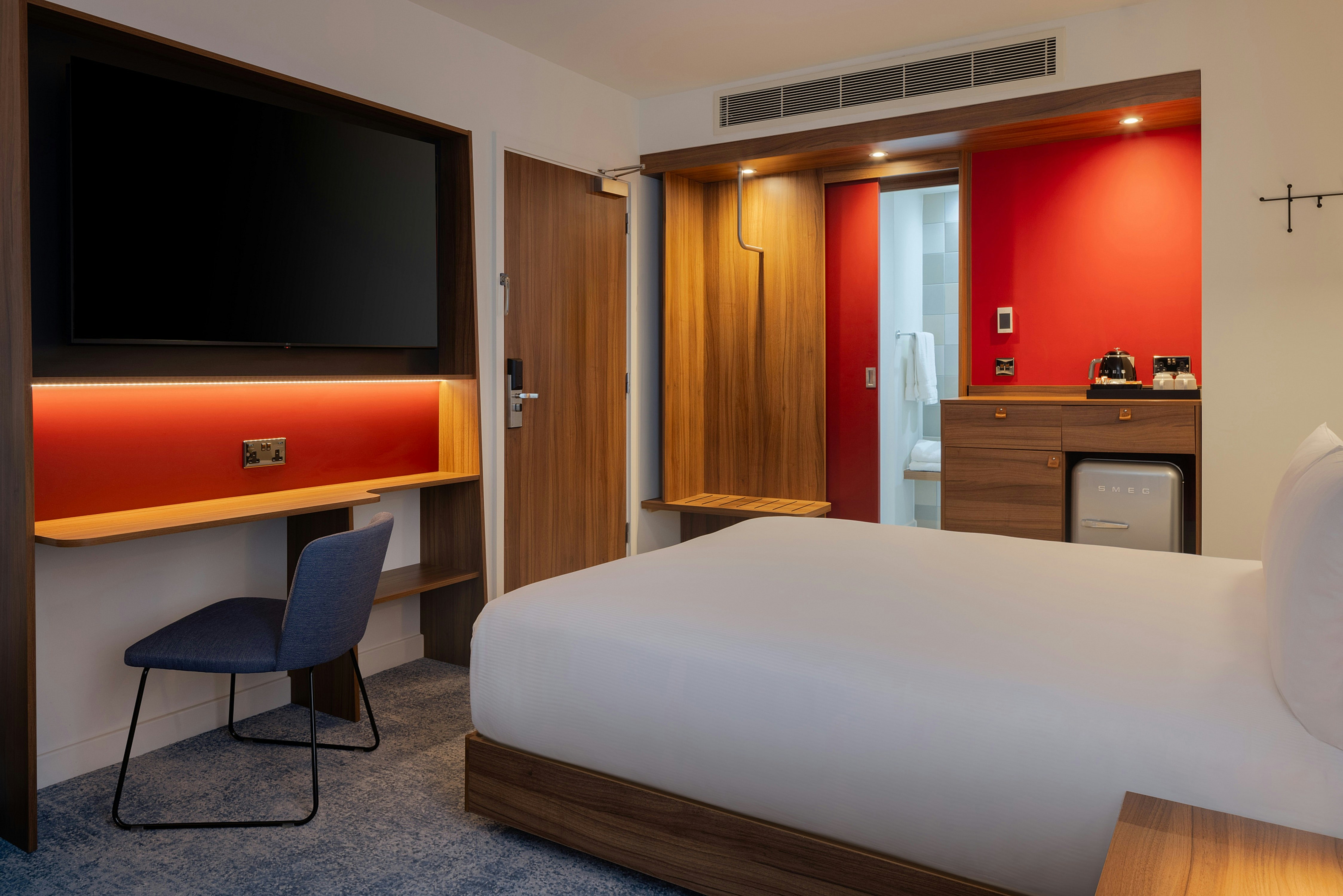 PREMIUM, QUEEN BED