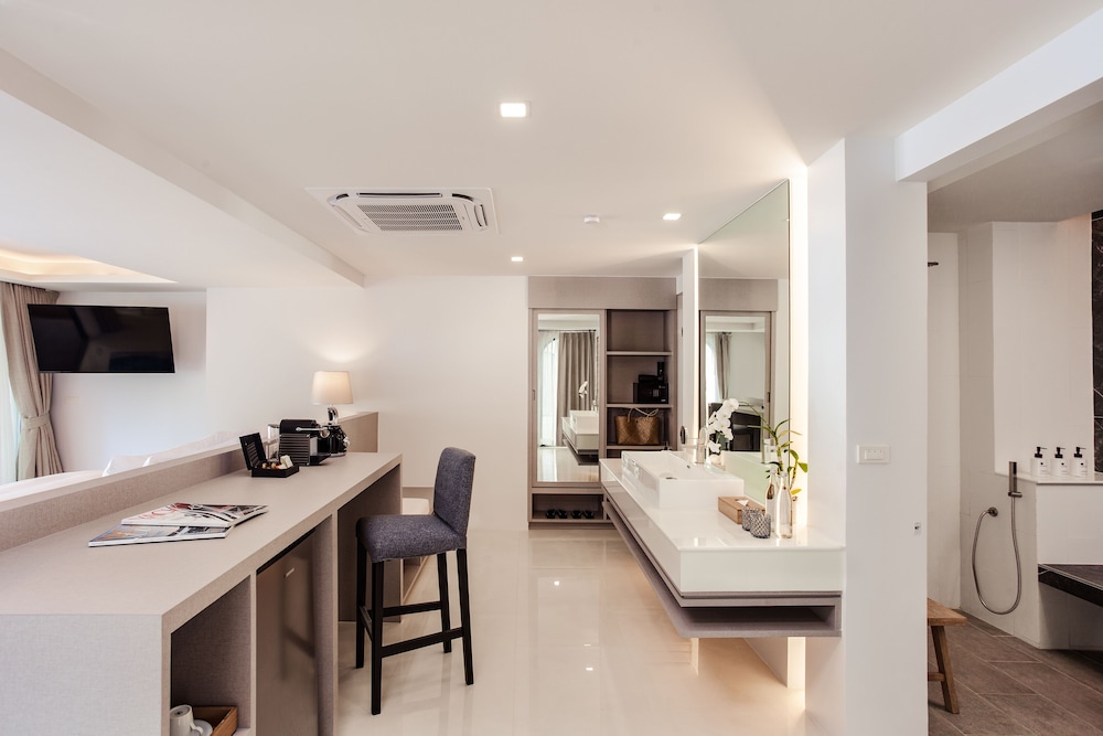 Anona Beachfront Phuket Resort 54/65