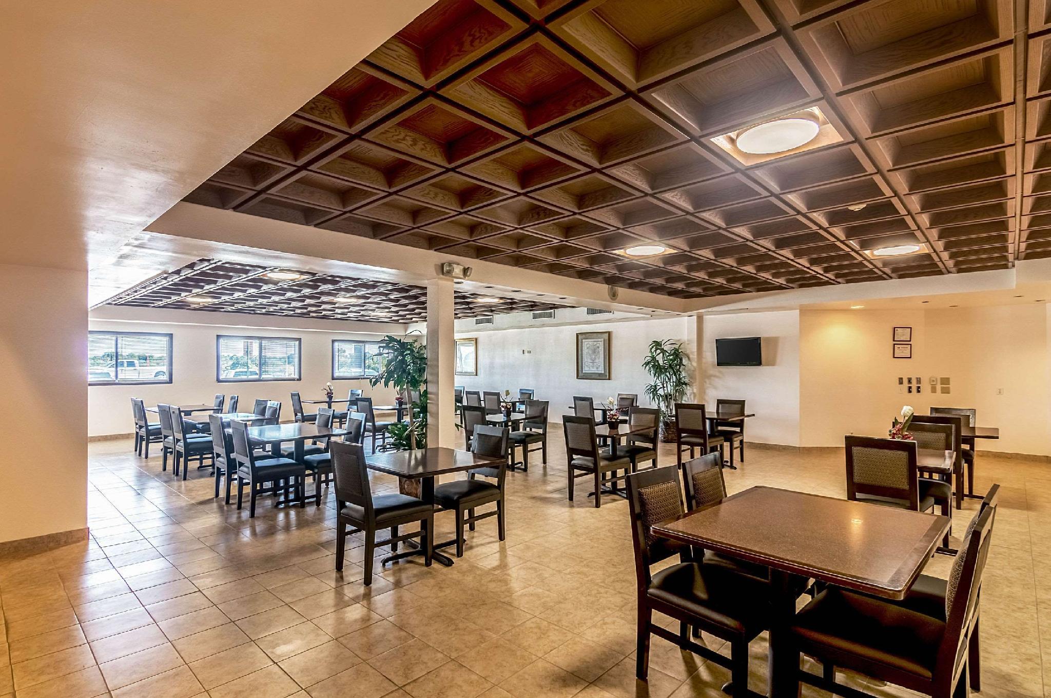 Quality Inn &amp; Suites 21/27