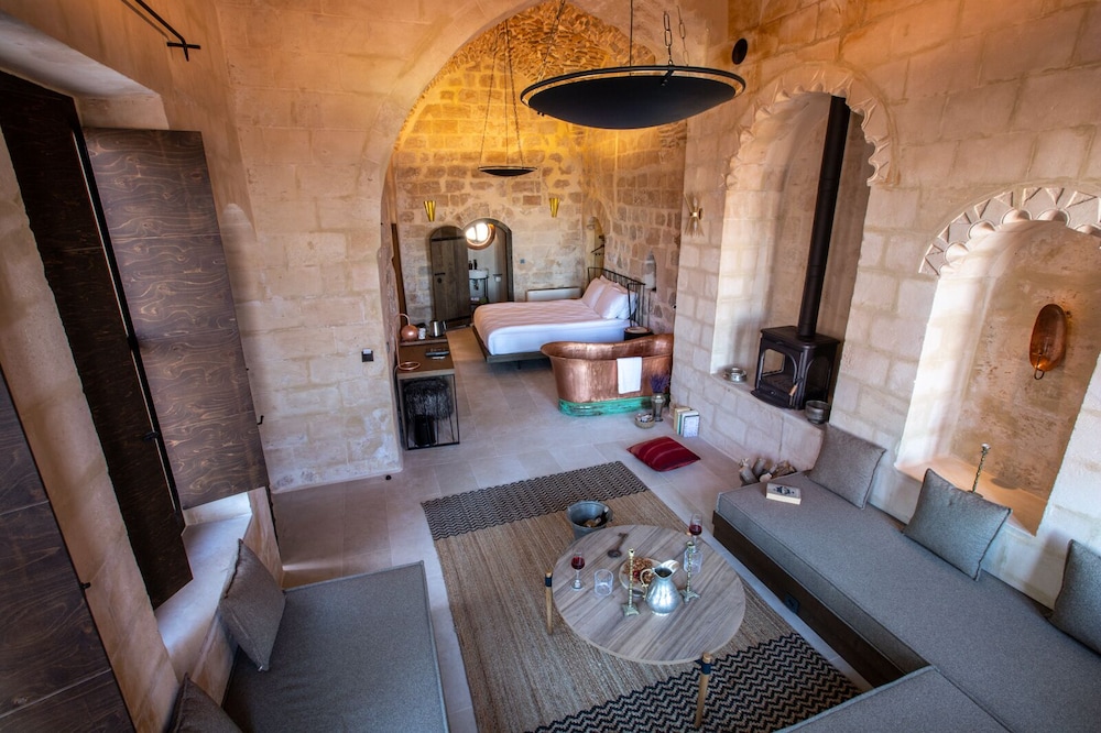 Mirsoum Hotel 33/34
