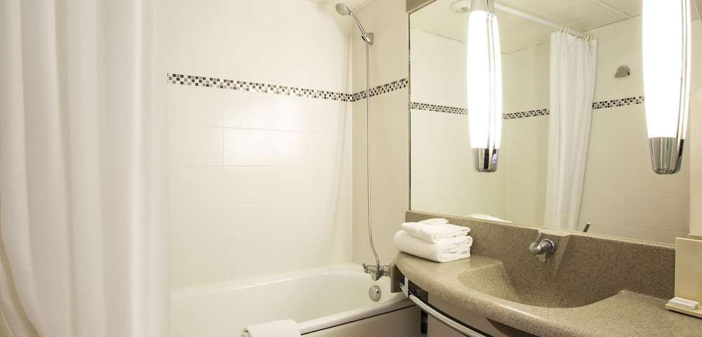 Golden Tulip Troyes 50/50