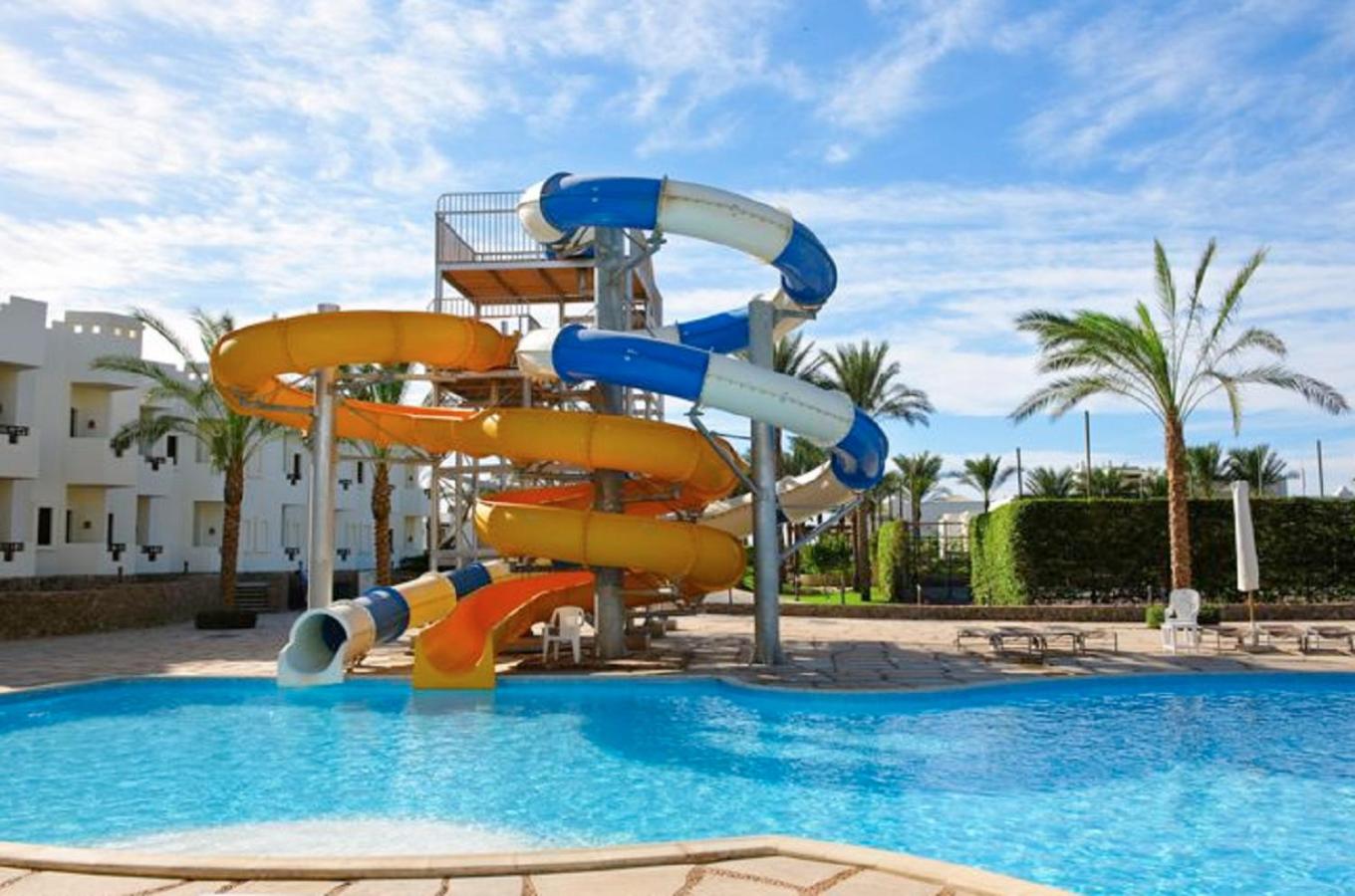 Sharm Resort 54/75