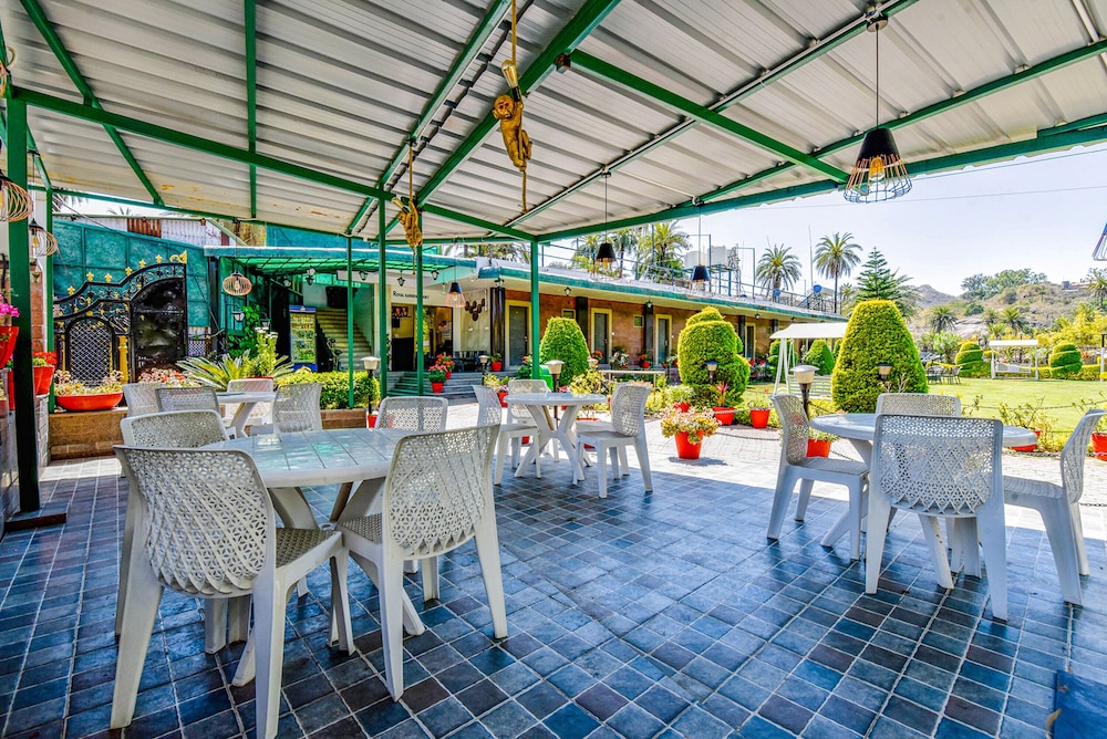 Royal Garden Retreat 13/25