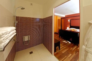 Qualys Hotel Auberge Du Manet 32/64