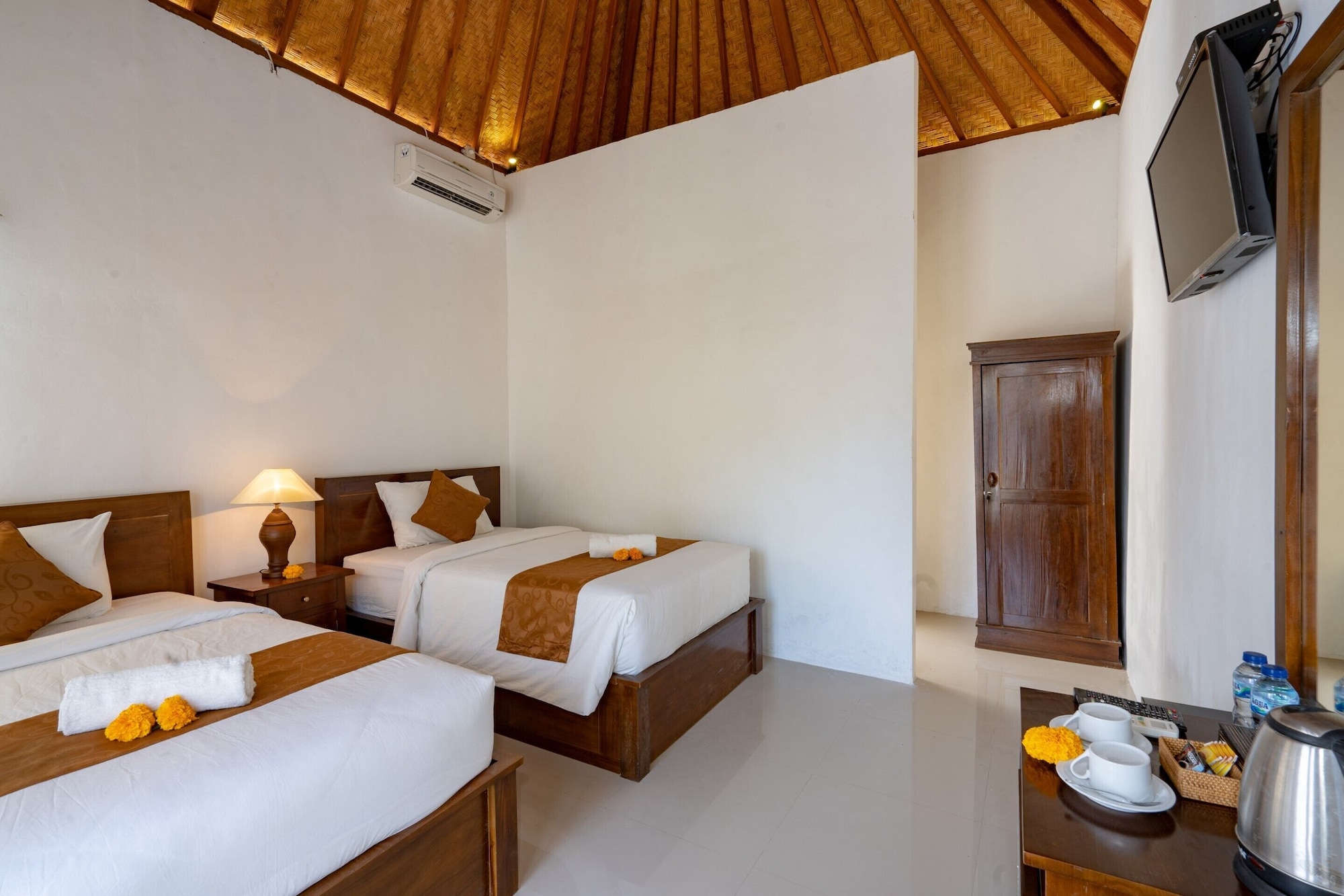 DELUXE, TWIN BEDS