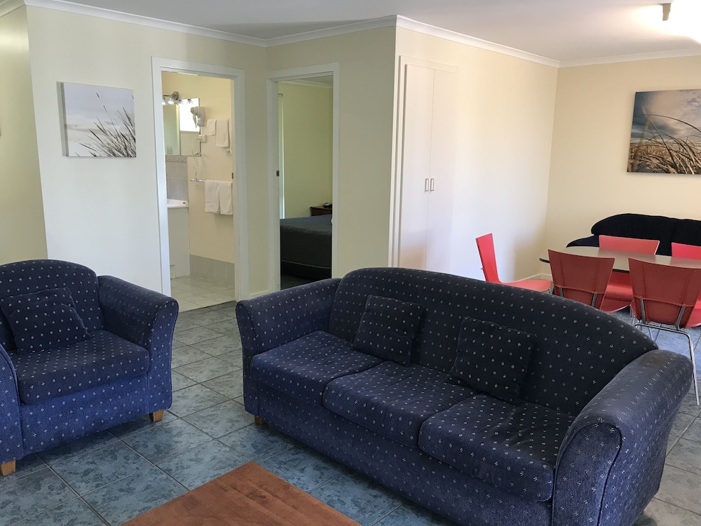 Robetown Motor Inn And Apartments 36/80