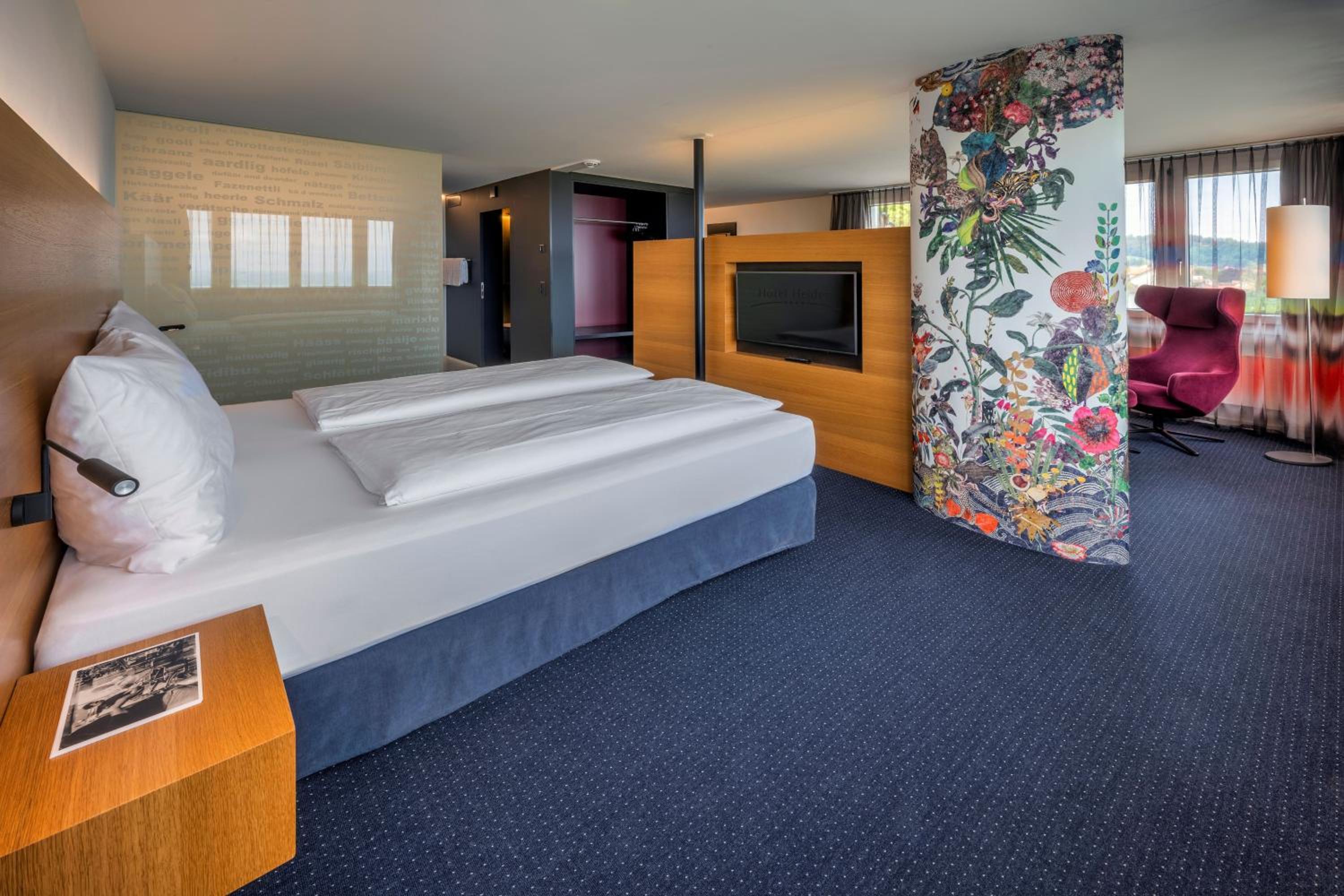 Lake, Junior Suite, King Bed