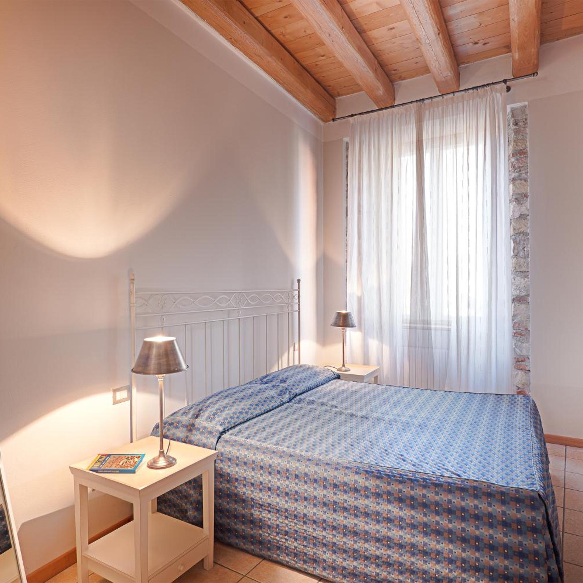 2 Bedrooms, Apartment, Separate Building
