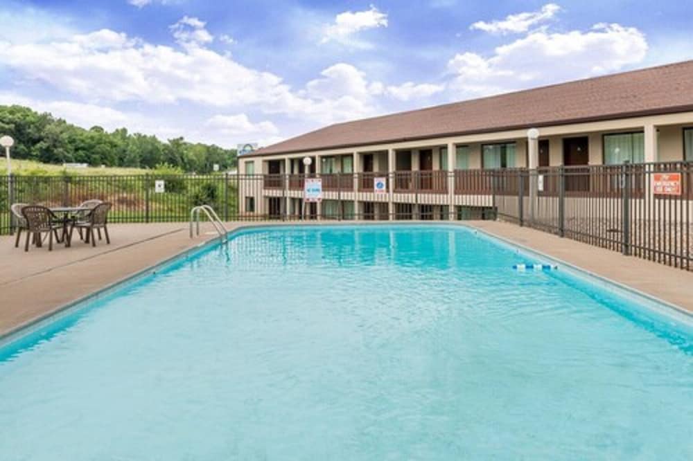 Days Inn by Wyndham Hannibal 3/22